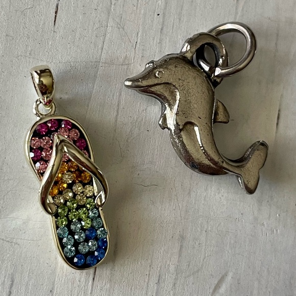 Flip flop colorful rhinestones pendant and dolphin silver tone pendant - Picture 1 of 8